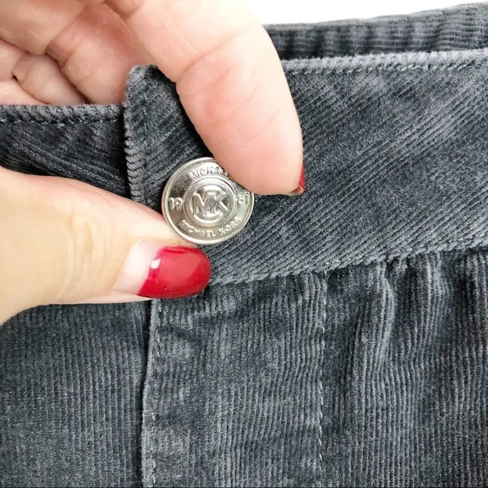 Michael Kors Corduroy Skinny Pants in Gray color with Silver accents. Size 6